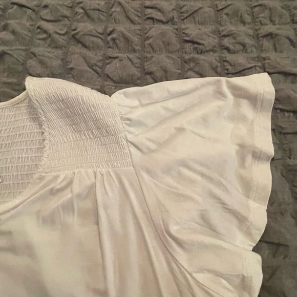 Style & Co. chic White V-neck Top with flutter sleeves. Size 2X NWT - Picture 2 of 4
